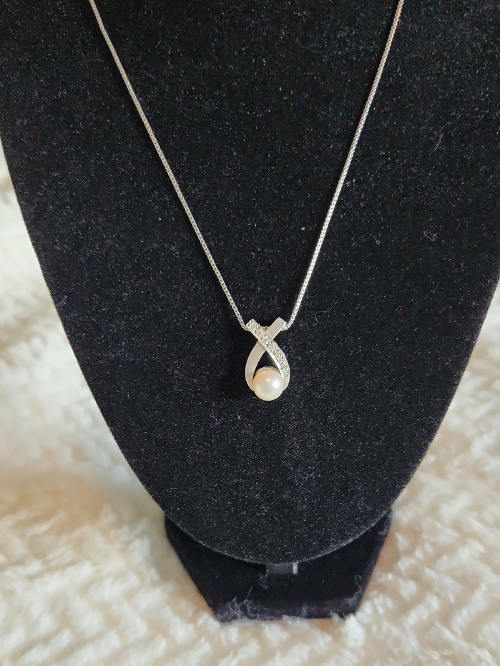 Pearl and Silver Ribbon Pendant Necklace - Classic Women's Jewelry